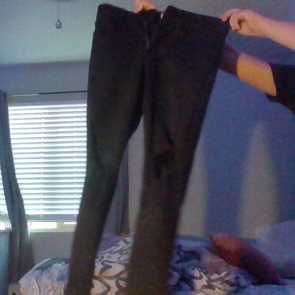 Black ripped skinny jeans
